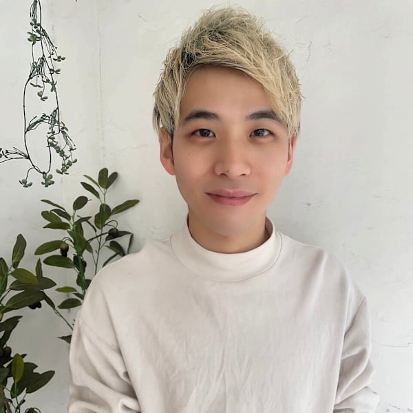 tRe hair 二条【トレヘアー ニジョウ】のスタッフ紹介。椋 健司