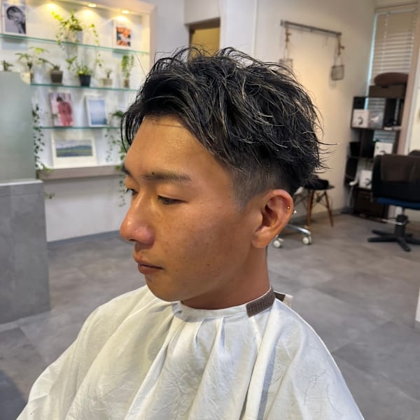 刈り上げアップバング×ハイライト