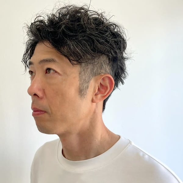 ニュアンスパーマ ツーブロック アップバング 40代