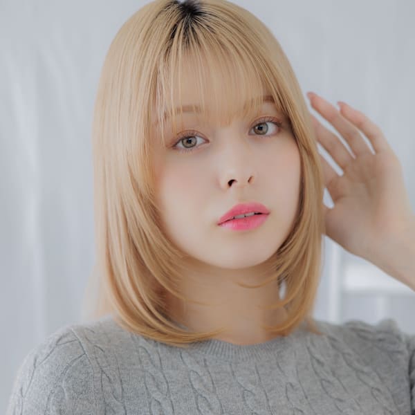 垢抜けハイトーンカラー小顔ウルフレイヤー　シャギーカット