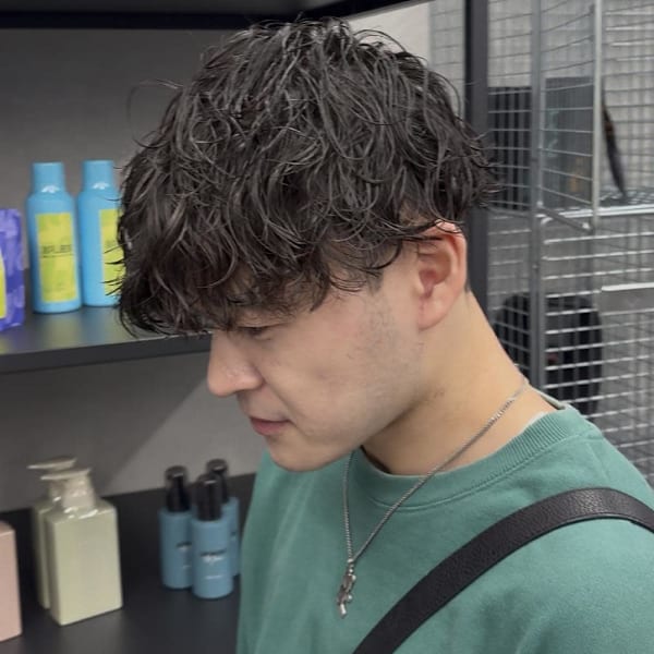 抜け感×束感で魅せる大人の韓国風ヘア