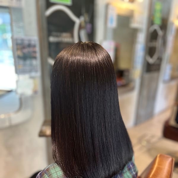 ◆ 髪質改善で叶う、素髪のようなツヤストレート