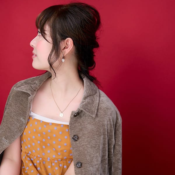 Fluffy Greige｜秋風に揺れるふんわりアップスタイ