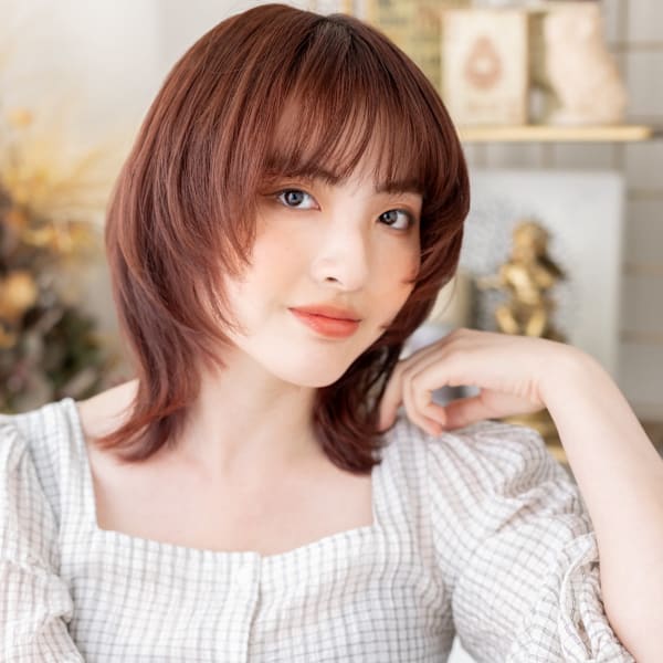 暖色系カラーひし形ミディ小顔ハッシュカット バーガンディ