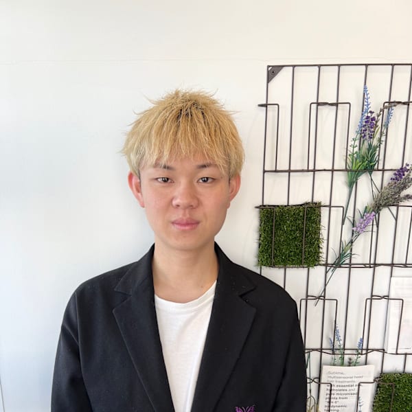 CRYSTAL MAGIC 伊賀店【クリスタルマジック イガテン】のスタッフ紹介。松嶋 遼河