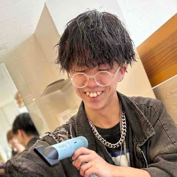 trip ヘアメイク 東山店【トリップヘアメイクヒガシヤマテン】のスタッフ紹介。寺村貫汰