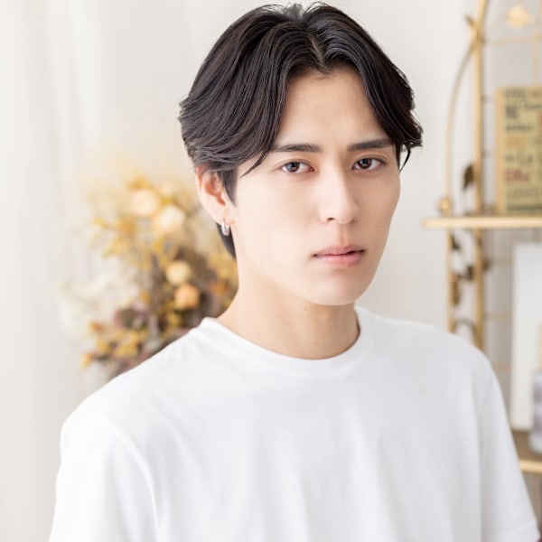 チャコールグレー小顔コンマセンターパート ツーブロパーマ|COVER HAIR bliss【カバーヘア ブリス】上尾/上尾西口店