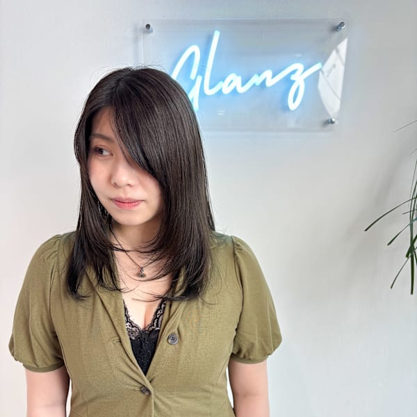 【小顔】艶感あふれる暗髪レイヤーミディ|GLANZ 【グランツ】