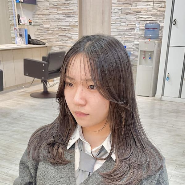 10代レイヤースタイル顔まわりレイヤー