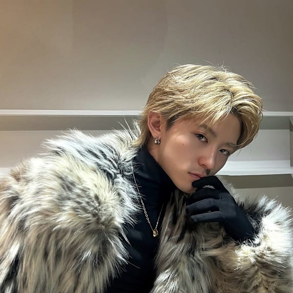 K-two 銀座・QUEEN’S GARDEN by K-two【ケーツー ギンザ クィーンズガーデン バイ ケーツー】のスタッフ紹介。メンズヘア 右匠