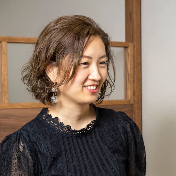 Roy hair&SPA【ロイ ヘアーアンドスパ】のスタッフ紹介。松尾 賀陽子
