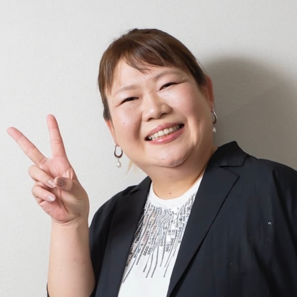 Roy hair&SPA【ロイ ヘアーアンドスパ】のスタッフ紹介。高見 千恵