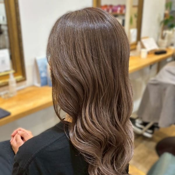 ミルクティーベージュ 髪質改善 艶髪 30代 顔周りカット|hair salon Rich 横須賀中央店
