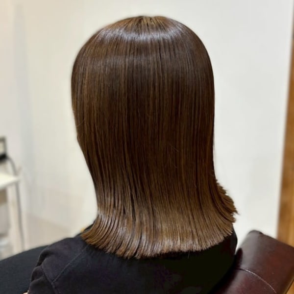 外ハネ 髪質改善ストレート オリーブグレージュ 透明感カラー|hair salon Rich 横須賀中央店