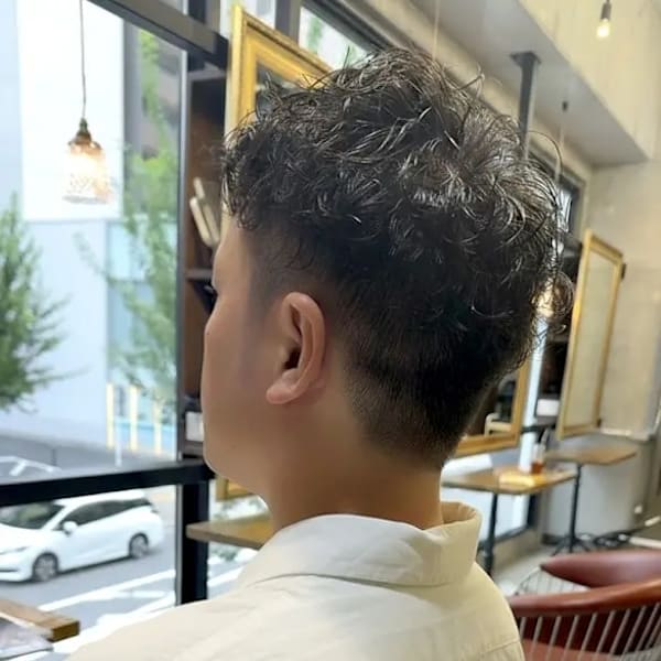 スーツ合うメンズパーマ