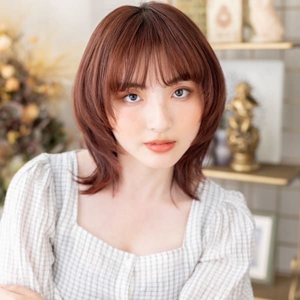 暖色系カラーひし形ミディ小顔ハッシュカット バーガンディ