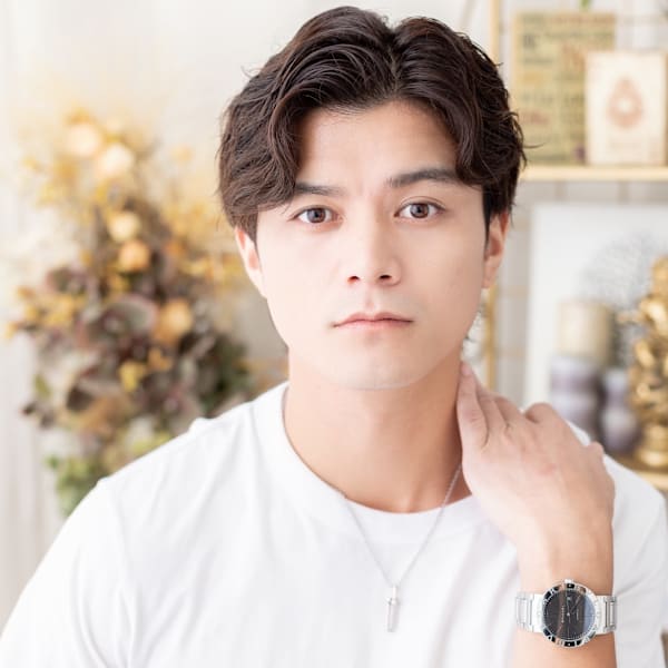 ビジネスにも◎黒髪リバースセンターパート ツーブロパーマ|COVER HAIR bliss【カバーヘア ブリス】戸田公園/戸田公園西口店