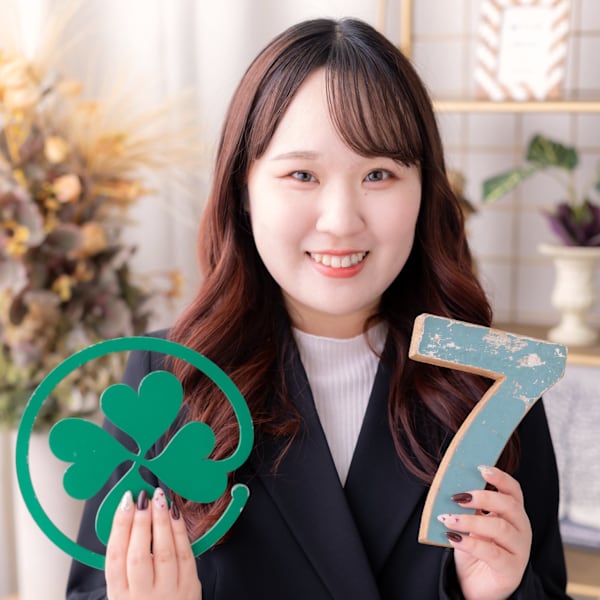 COVER HAIR & SPA bliss【カバーヘア アンド スパ ブリス】浦和/浦和西口店【カバー ヘア アンド スパ ブリス ウラワ ウラワニシグチテン】のスタッフ紹介。手島 優香