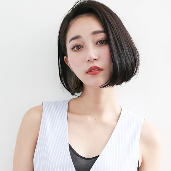 大人可愛い内巻きレイヤーミディアム小顔ボブ三ノ宮