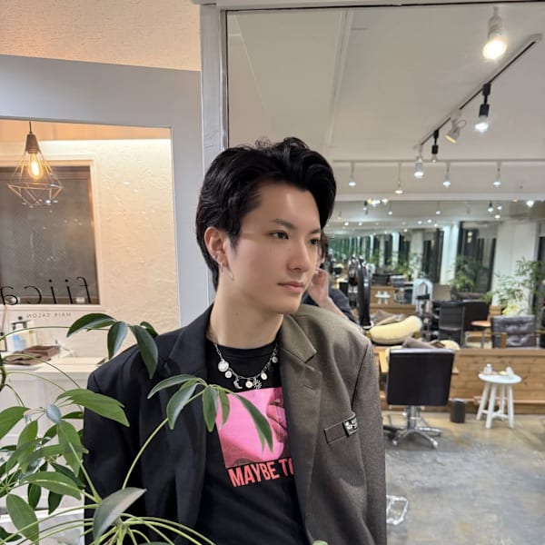 髪質改善 fiica【カミシツカイゼン フィーカ】のスタッフ紹介。金子侑史/縮毛矯正/髪質改善/レイヤーカット