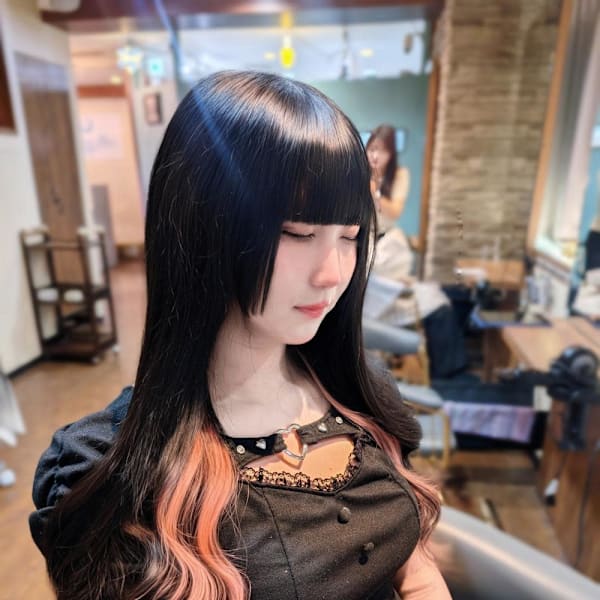 イヤリングカラーもエクステで！インナースタイル