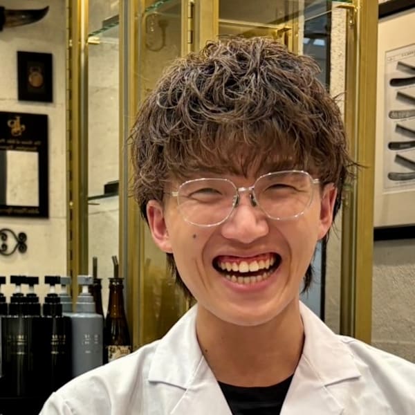 ヒロ銀座 バーバーショップ 札幌本店【HIRO GINZA BARBER SHOP】【ヒロギンザ バーバーショップ サッポロホンテン】のスタッフ紹介。羽田 涼哉