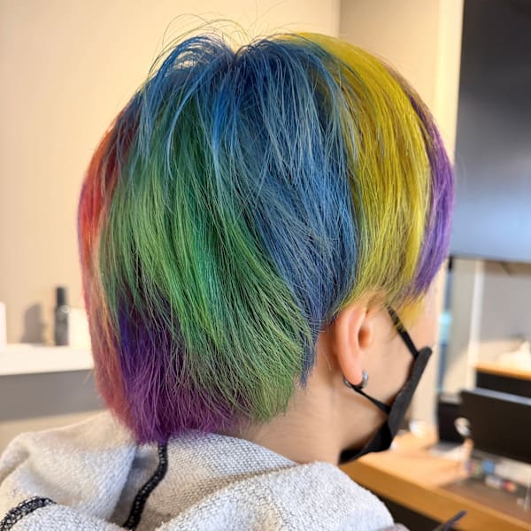 派手髪・ハイトーンカラー・デザインカラー・ブリーチ専門美容室