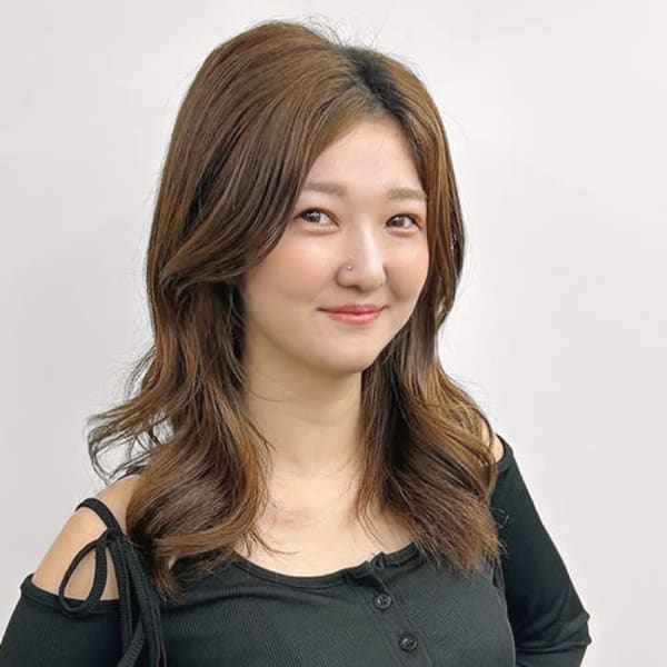 BELLE GROW ALPHA HAIR&NAIL【ベルグローアルファヘアアンドネイル】のスタッフ紹介。HARUNA SHIMA