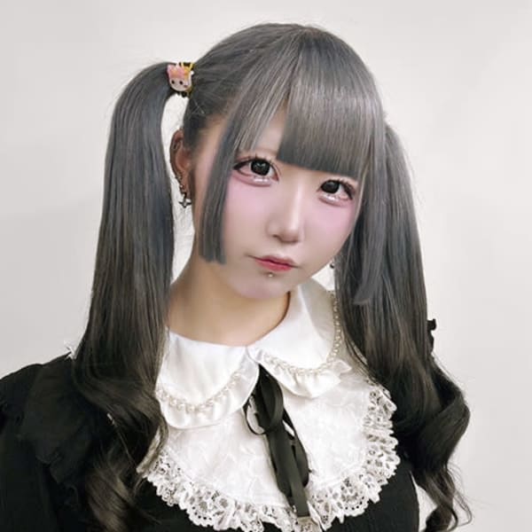 BELLE GROW ALPHA HAIR&NAIL【ベルグローアルファヘアアンドネイル】のスタッフ紹介。RISA