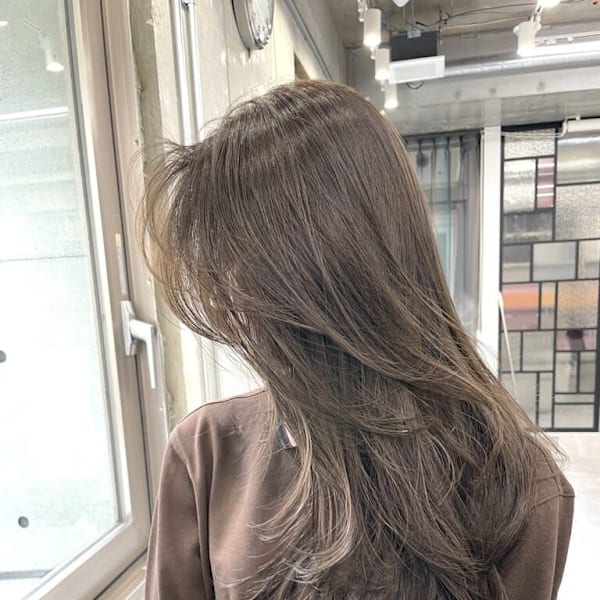 韓国顔まわりレイヤーカットグレージュオリーブベージュブラウン|Dijon 髪質改善×ダブルカラー×縮毛矯正 渋谷 原宿 表参道【ディジョン】