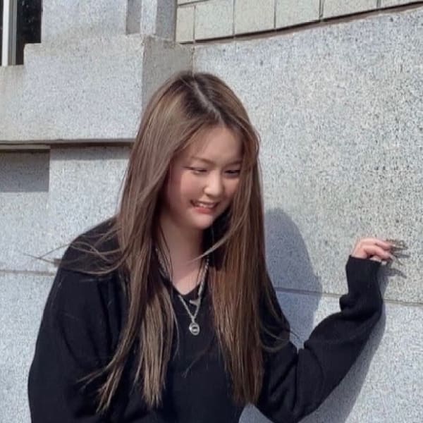 Toyale 三宮元町 [パラジェル/フィルイン/マグネット/ジェルネイル]【トワール サンノミヤモトマチ パラジェル フィルイン マグネット ジェルネイル】のスタッフ紹介。ハマナ 