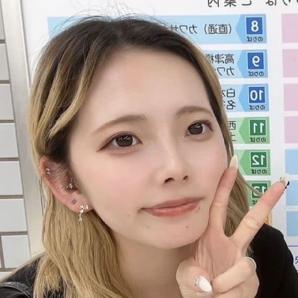 Toyale 三宮元町 [パラジェル/フィルイン/マグネット/ジェルネイル]【トワール サンノミヤモトマチ パラジェル フィルイン マグネット ジェルネイル】のスタッフ紹介。イノウエ 