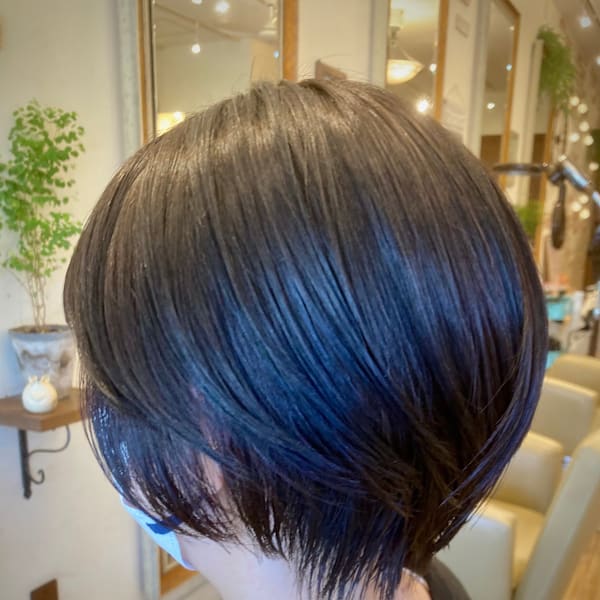 エッジラインショートボブ|hairgarden Hug