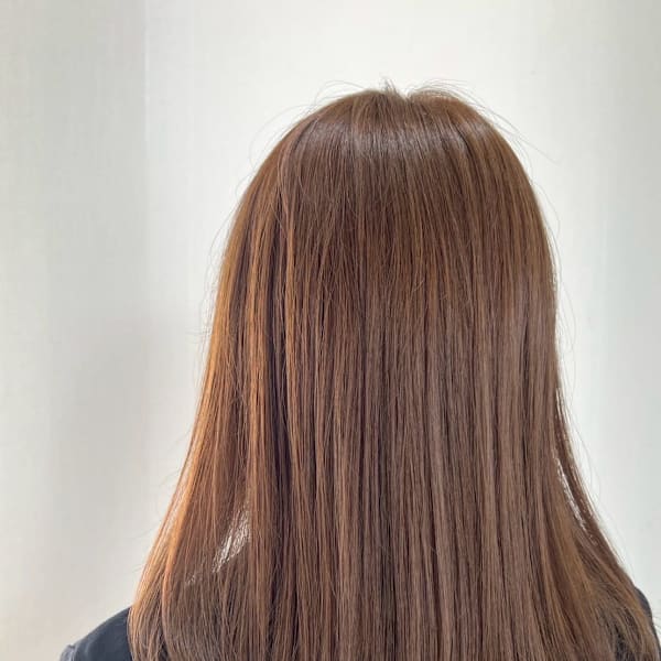 【うるツヤ髪】王道ストレート × 赤みレスなモカブラウン|KAMIO CION