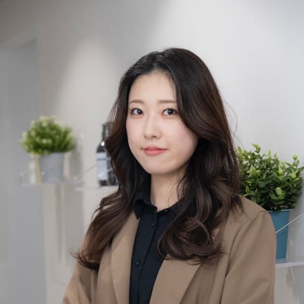 押上 美容室 Ray(レイ)髪質改善 完全個室完結型サロン【NEWOPEN】【オシアゲビヨウシツレイカミシツカイゼンカンゼンコシツカンケツガタサロン】のスタッフ紹介。新呂 薫美 押上 スカイツリー