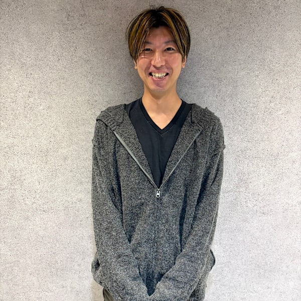 【全席半個室サロン】Natural 新宿店 髪質改善＆ヘッドスパ【ゼンセキハンコシツサロンナチュラルシンジュクテン カミシツカイゼンヘッドスパ】のスタッフ紹介。露崎　雄飛