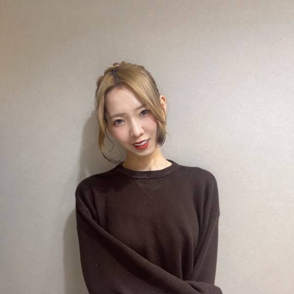 博多美容室 Blue 髪質改善 完全完結型個室サロンOPEN【ハカタビヨウシツブルーカミシツカイゼンカンゼンカンケツガタ】のスタッフ紹介。松藤 莉奈