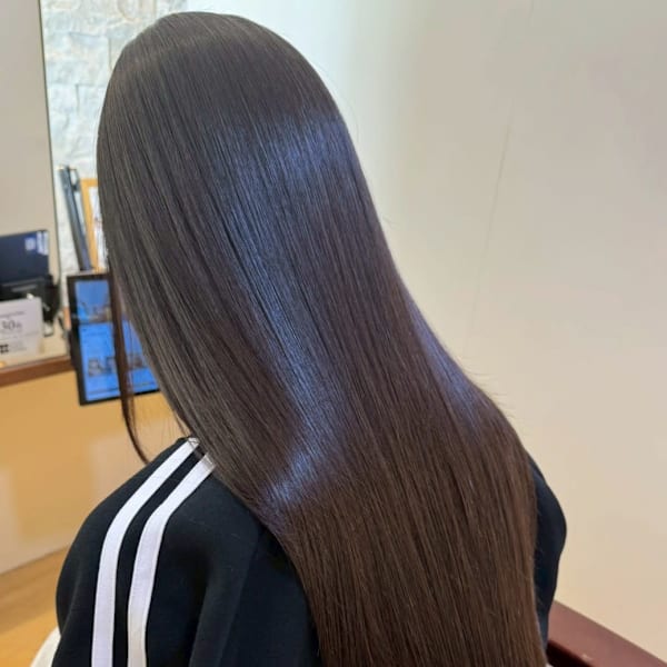 ナチュラルストレート 髪質改善 ロングヘア グレージュ|Beautissimo 所沢
