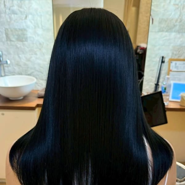 セミロング 髪質改善 サラサラロング 黒髪 暗髪ヘア 20代|Beautissimo 所沢
