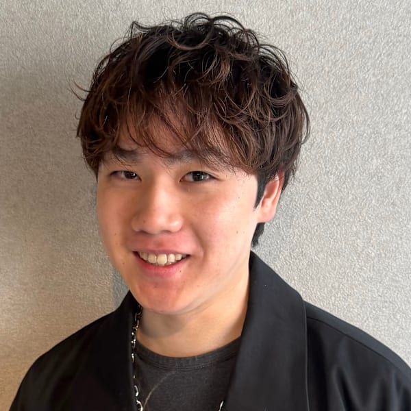 BLEUNIR 中崎町【ブルニール ナカザキチョウ】のスタッフ紹介。山下 拓実