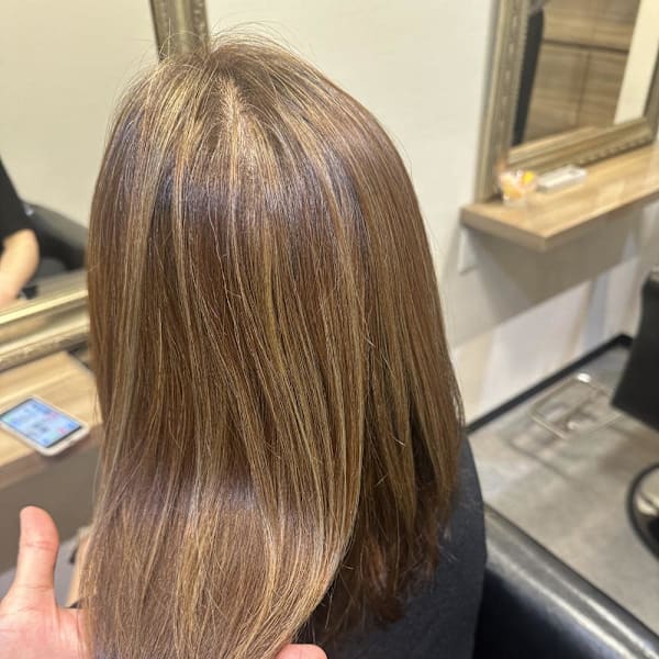 白髪ぼかしハイライト＆髪質改善カラー