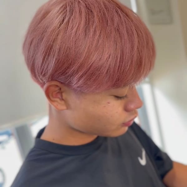 初ブリーチでも垢抜ける!派手すぎないミルキーピンクベージュ