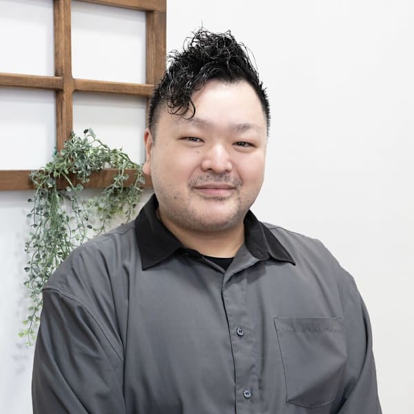 VISAGE crew【ヴィサージュ クルー】【ヴィサージュ クルー】のスタッフ紹介。三河 圭司