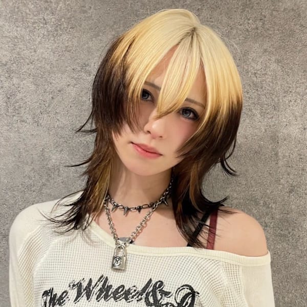 ブリーチ 顔周りカット デザインカラー ルーツカラー