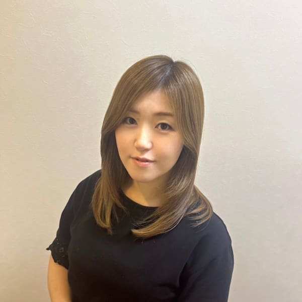 VOGUE Hair Make【ヴォーグ】のスタッフ紹介。吉田 有希