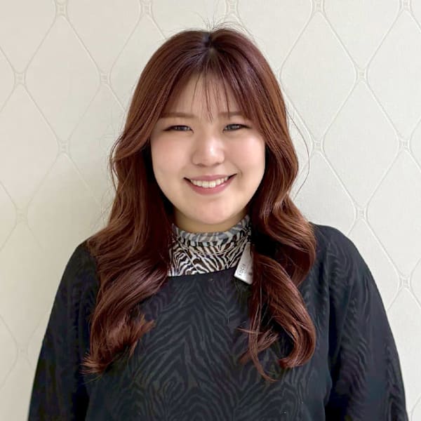 ヘアーサロン ソシエ 山陽姫路店【ヘアーサロン ソシエ サンヨウヒメジテン】のスタッフ紹介。藤原 智恵