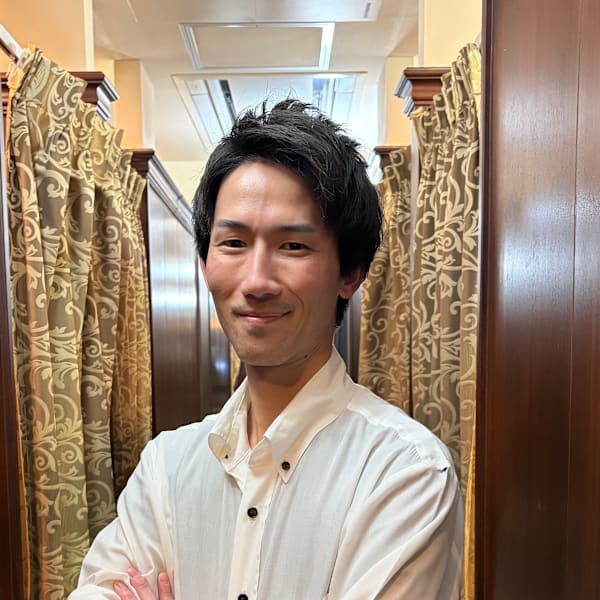 ヒロ銀座ヘアーサロン 五反田店【ヒロギンザヘアーサロンゴタンダテン】のスタッフ紹介。岡部　迅