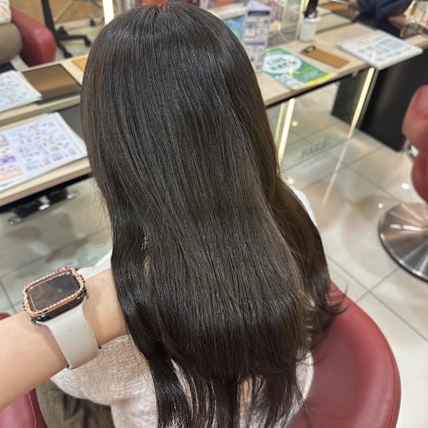 オリーブグレージュ