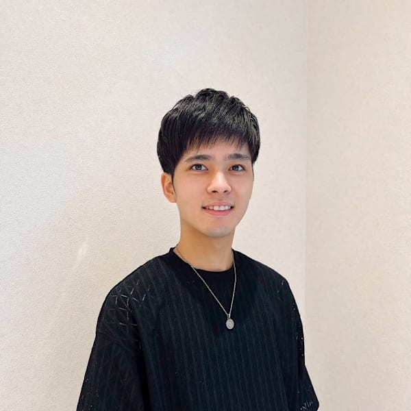 VISAGE oak【ヴィサージュ オーク】【ヴィサージュ オーク】のスタッフ紹介。菅野　洸