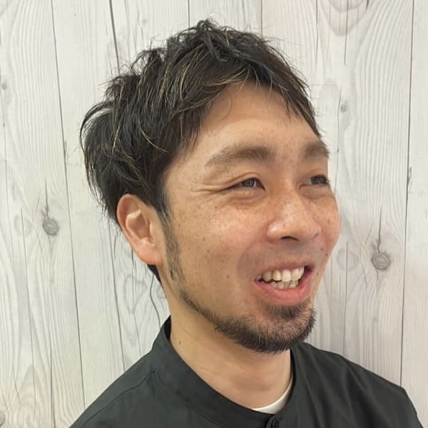 VISAGE oak【ヴィサージュ オーク】【ヴィサージュ オーク】のスタッフ紹介。小島 慎吾 